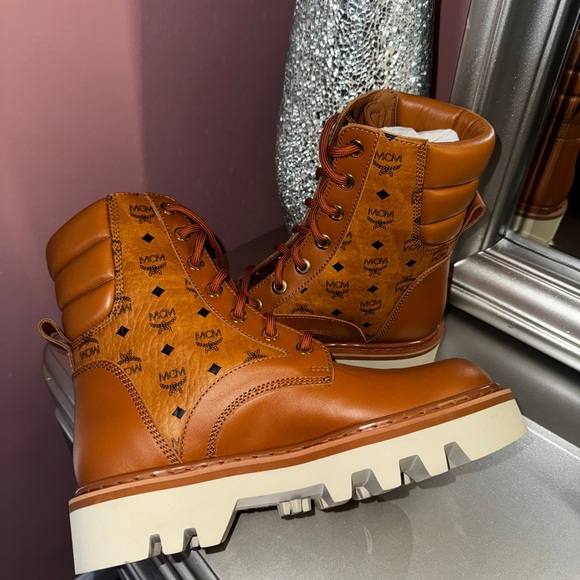 🚨BNWT 🚨 MCM Women's Tan Leather Combat Boots - Picture 3 of 5